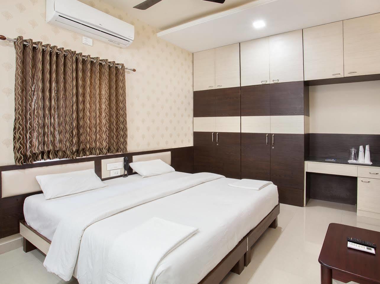 Ananyas Nest Hotel Kojambuttúr Kültér fotó