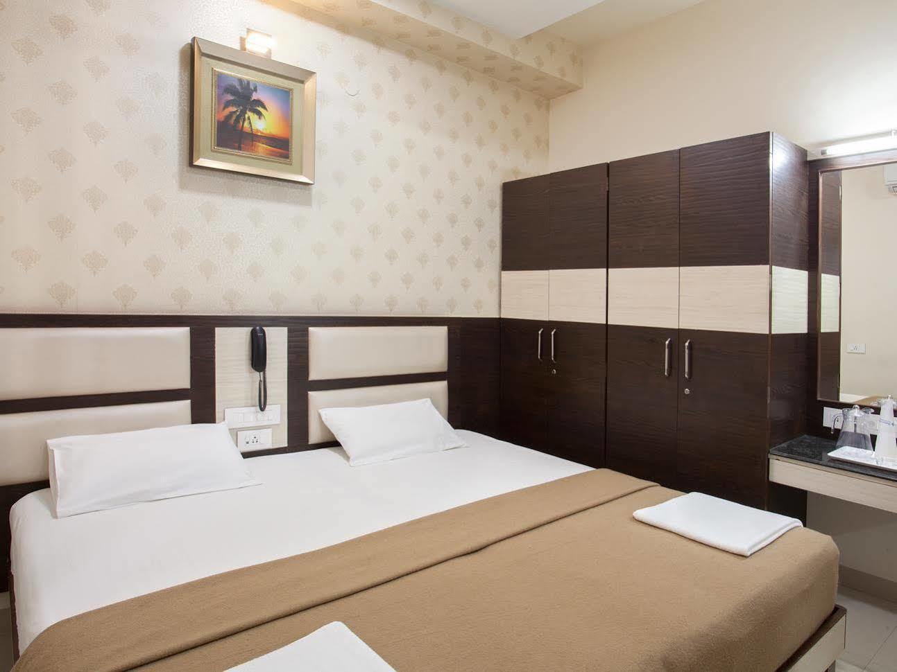 Ananyas Nest Hotel Kojambuttúr Kültér fotó