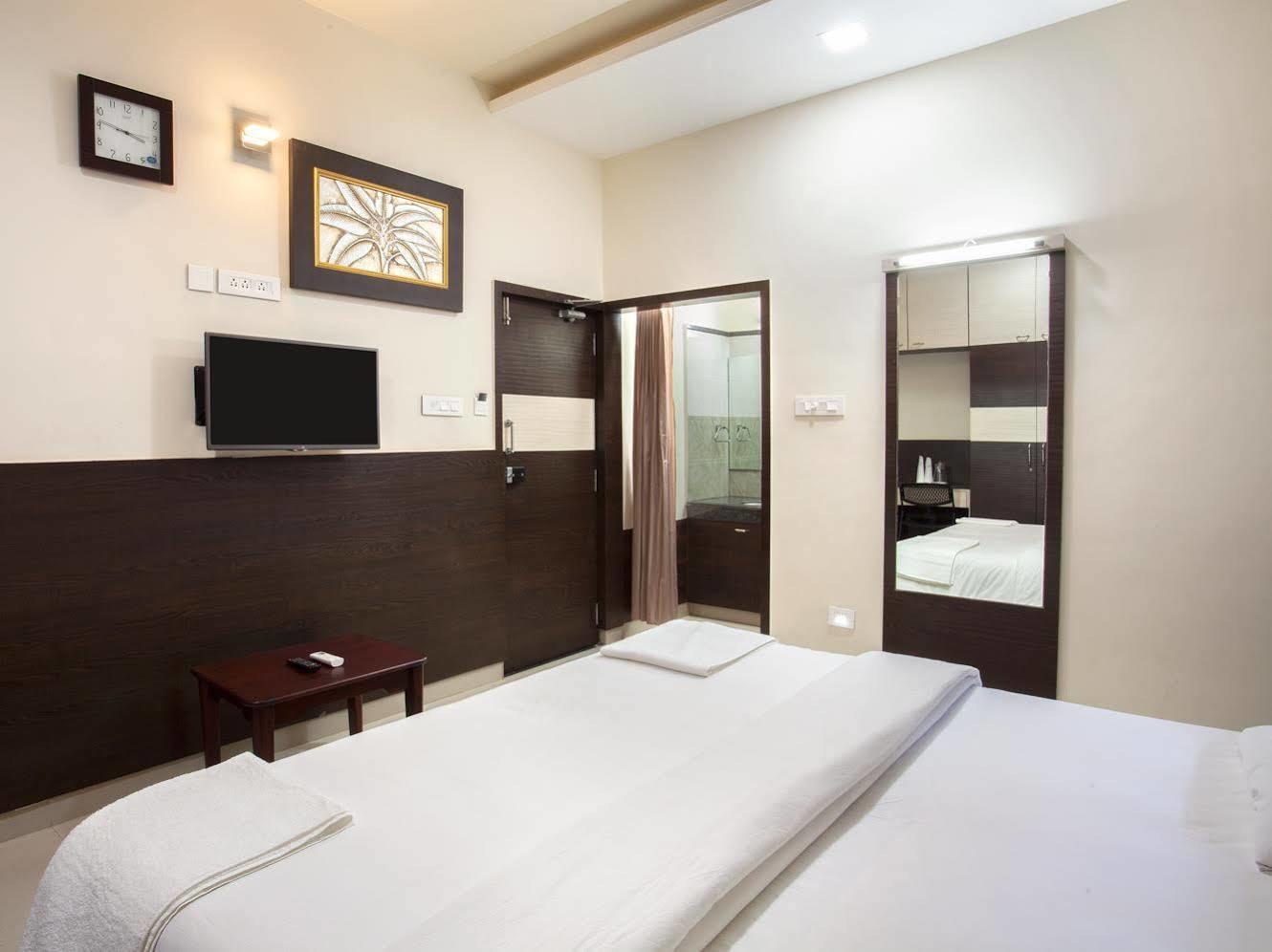 Ananyas Nest Hotel Kojambuttúr Kültér fotó