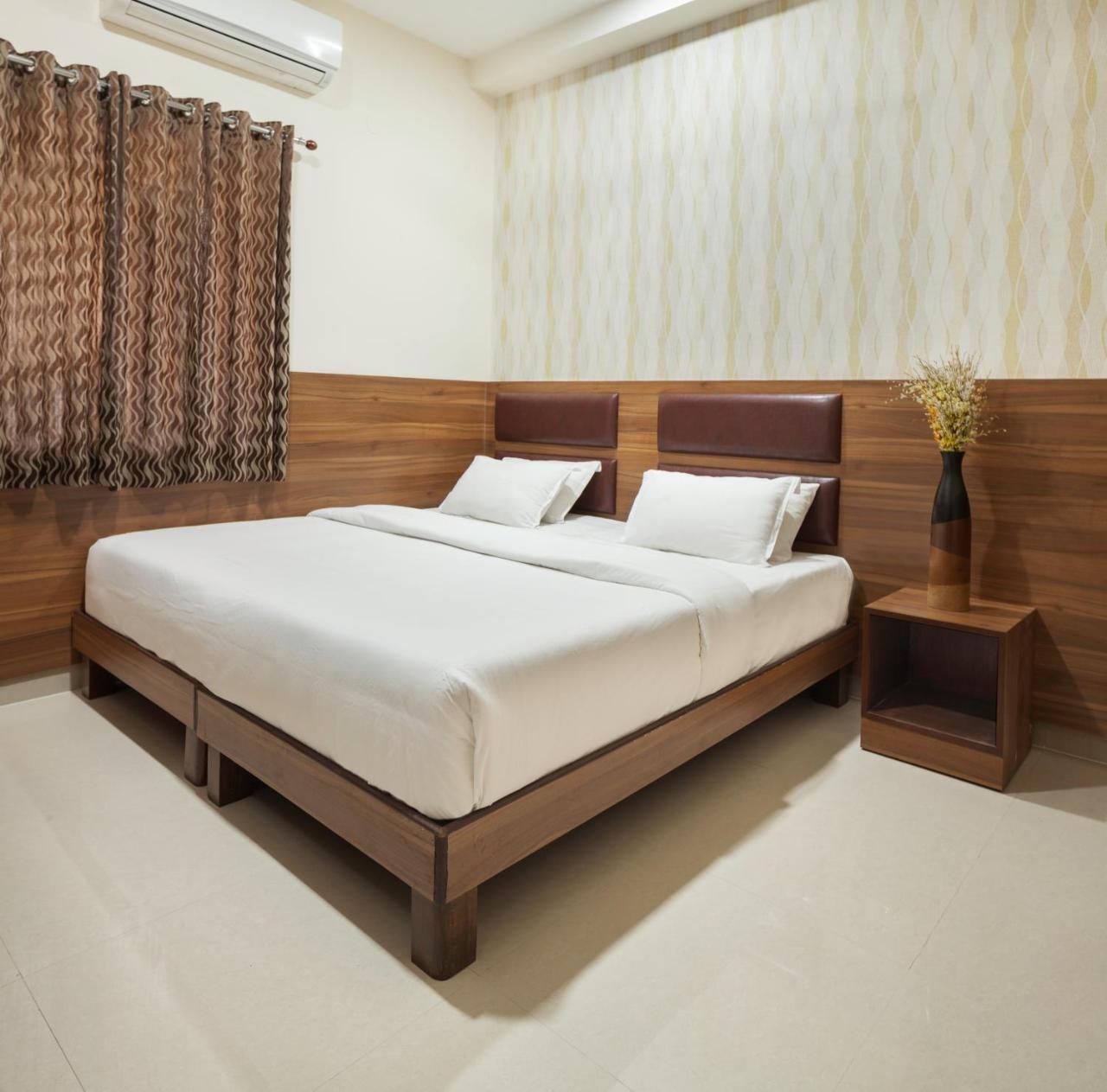 Ananyas Nest Hotel Kojambuttúr Kültér fotó